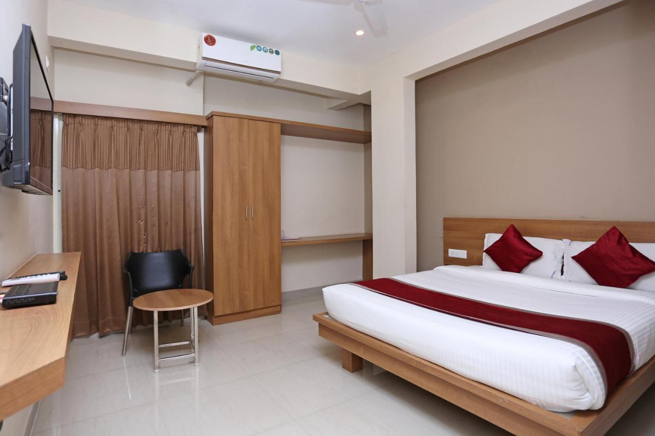 Oyo 6447 Samasth Rooms And Suites Májszúr Kültér fotó